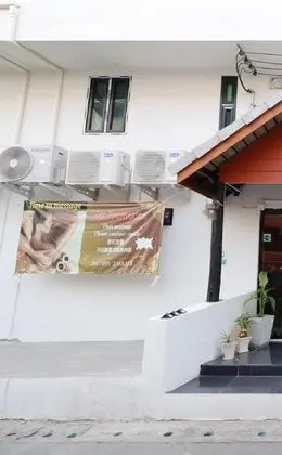 OYO 544 Sleep Sloth Hostel