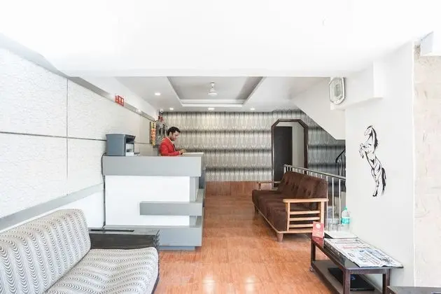 OYO 5665 Rana Residency - Lobi