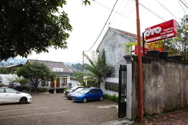 OYO 569 Cigadung Guest House
