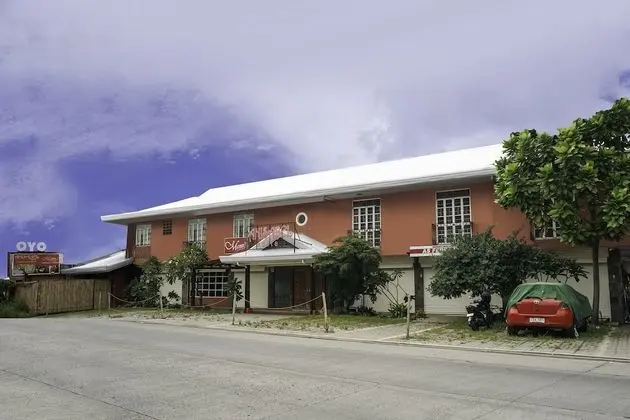 OYO 579 Anisabel Suites