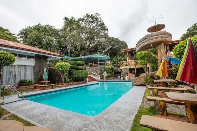 OYO 588 Sunrock Resort - Havuz