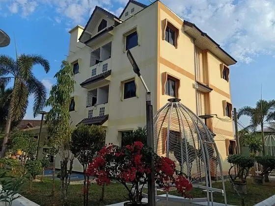 OYO 592 Goldenville Villa