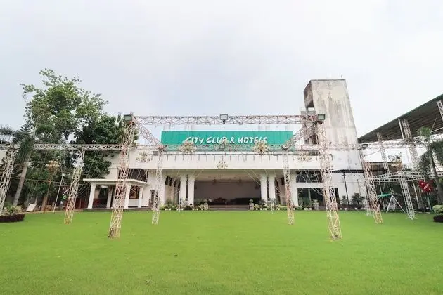 OYO 60162 City Club & Hotels