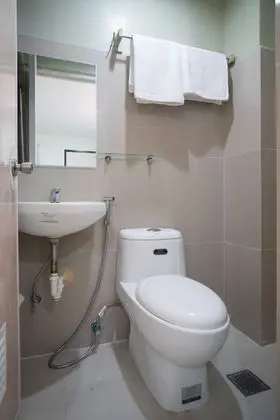 OYO 604 Chateau Cinco Dormitel - Hostel - Banyo Tipleri