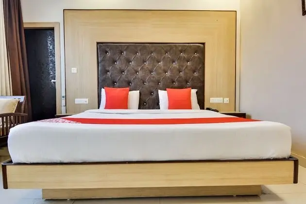 OYO 60737 Hotel Purple Residency