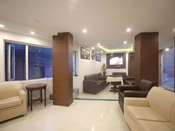 OYO 6119 Hotel Royal Classic - Lobi