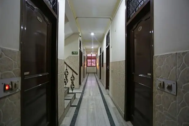 OYO 6124 Lord Krishna Dx Inn - İç Mekan