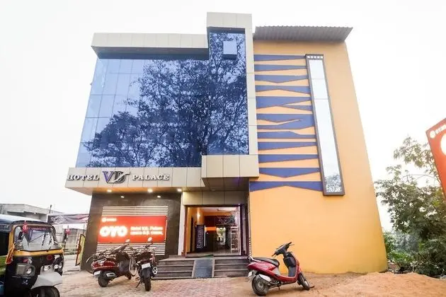 OYO 61384 Hotel Vd Palace