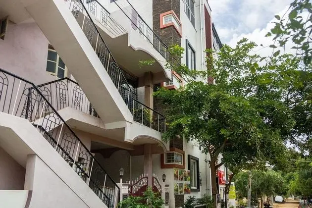 OYO 6144 Hotel M Plaza
