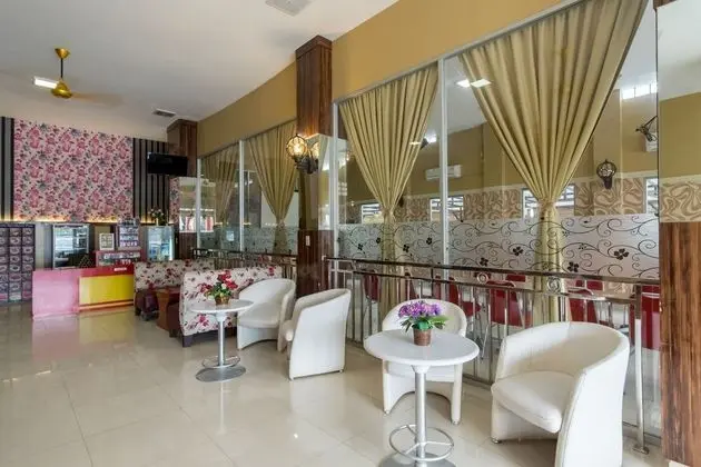 OYO 615 Residence Puri Hotel Syariah - Yerinde Yemek