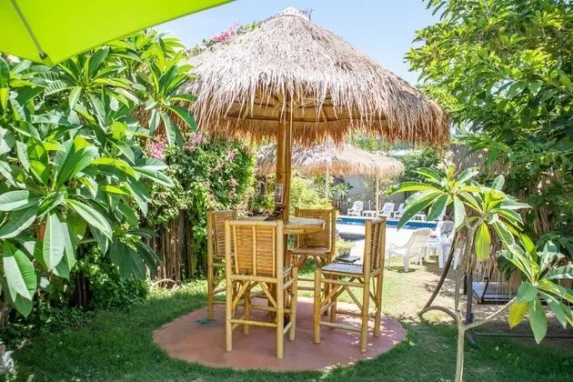 OYO 617 Tira Hostel @ Chalong Phuket