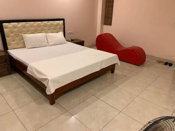 OYO 620 New World Hotel