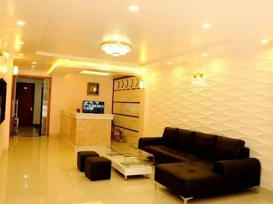 OYO 620 New World Hotel - Lobi