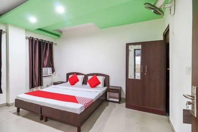 OYO 62748 Hotel Zeenat - Oda