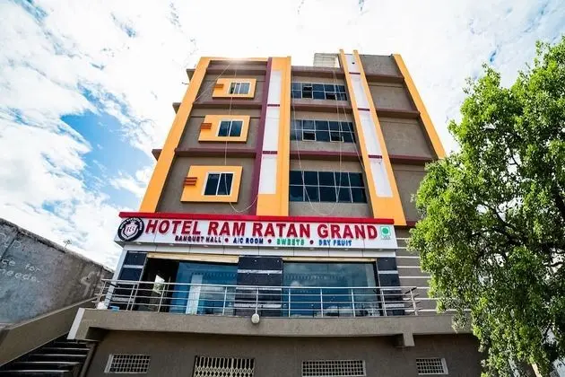 OYO 63209 Hotel Ram Ratan Grand - Dış Mekan