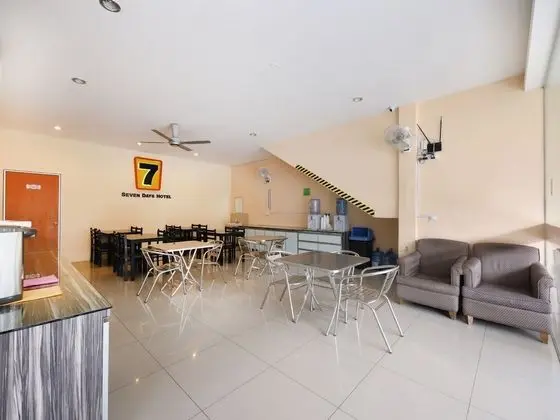 OYO 635 Seven Days Hotel - Lobi