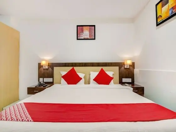 OYO 6383 Hotel Leela Grand Inn