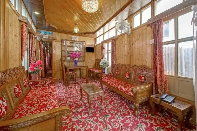 OYO 6410 Amina HouseBoat - Lobi