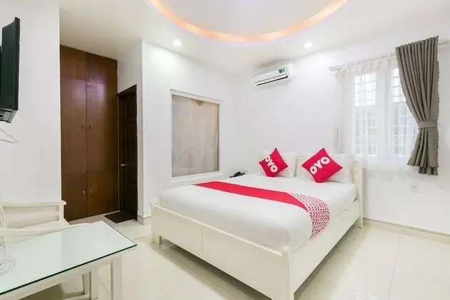 OYO 652 Monaco Hotel