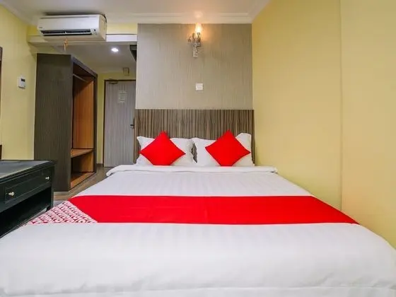 OYO 653 Green World Hotel