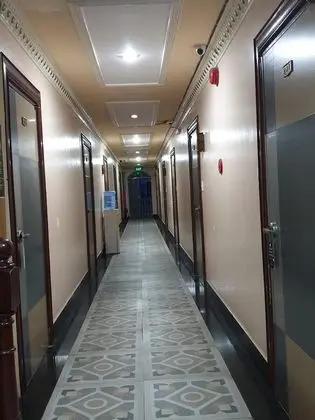 OYO 654 Golden Hotel - İç Mekan