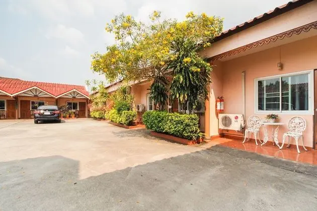 OYO 654 Samanmit Inn Hotel - Dış Mekan