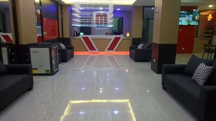 OYO 666 Mc Hotel Fairview - Lobi