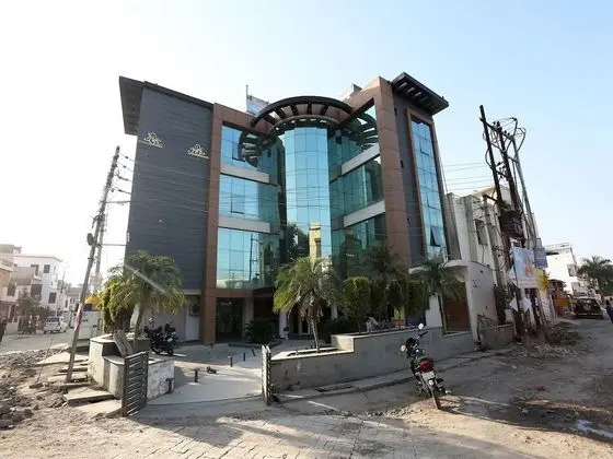 OYO 6688 Hotel RP Grand Titanium - Dış Mekan