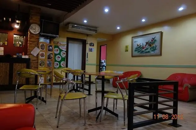 OYO 672 Capitol Tourist Inn - Yerinde Yemek