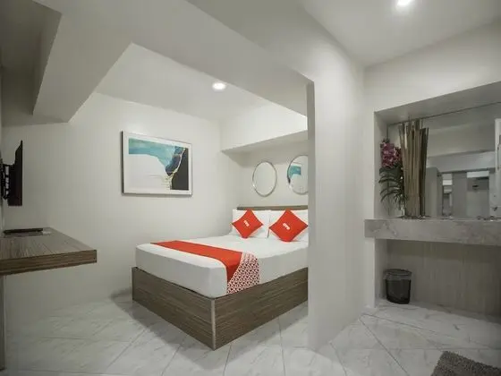 OYO 675 Circuit Hostel