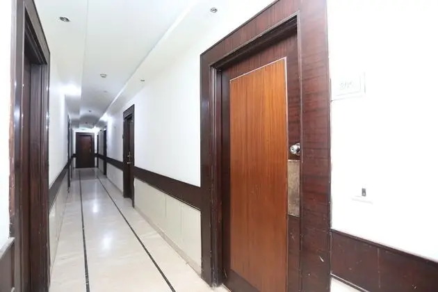 OYO 6845 The Grand Hotel - Lobi