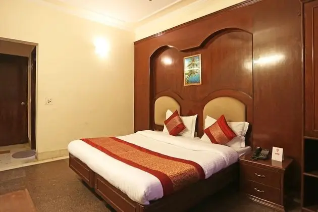 OYO 6886 Hotel Gold Palace