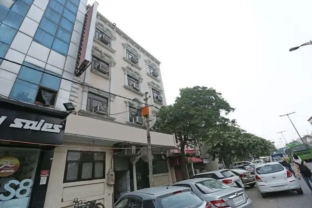 OYO 6886 Hotel Gold Palace - Dış Mekan