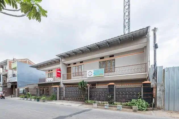 OYO 691 Kawaluyaan Residence