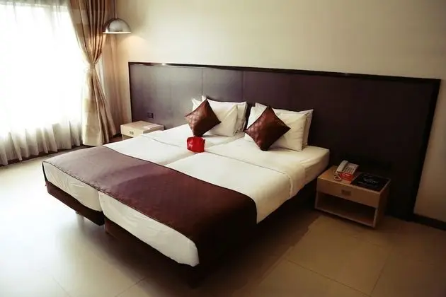 OYO 697 The Sirona Hotel