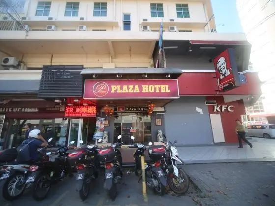 OYO 699 Plaza Hotel