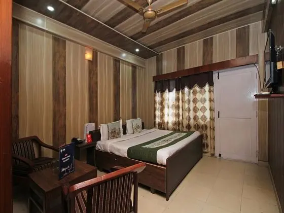 OYO 7028 Hotel Krishna And Restaurant - Oda
