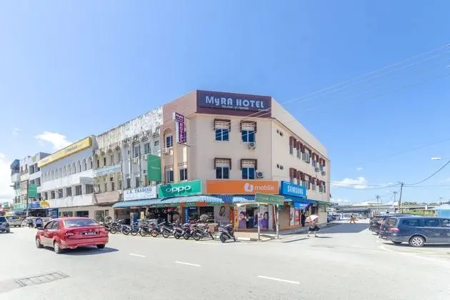OYO 703 Myra Hotel