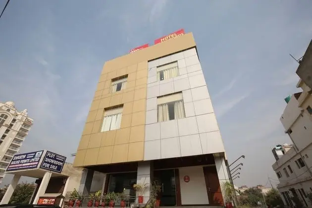 OYO 7100 Hotel Crossroads