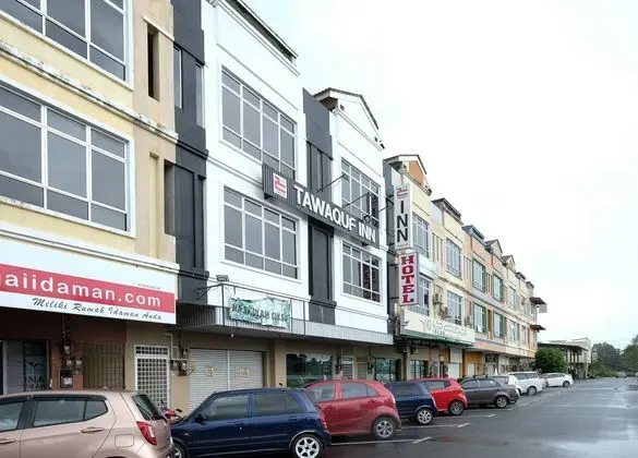 OYO 711 Tawaquf Inn