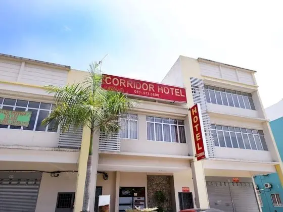 OYO 712 Hotel Corridor