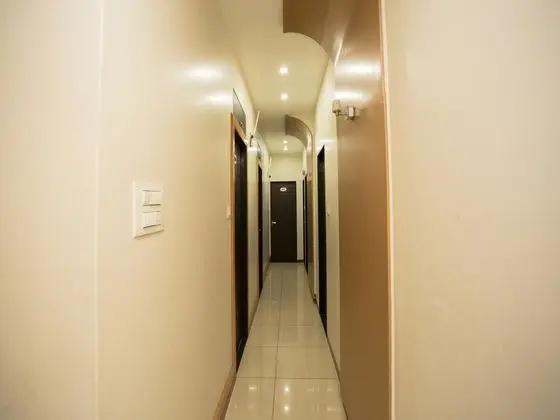 OYO 7148 Adore Inn - İç Mekan