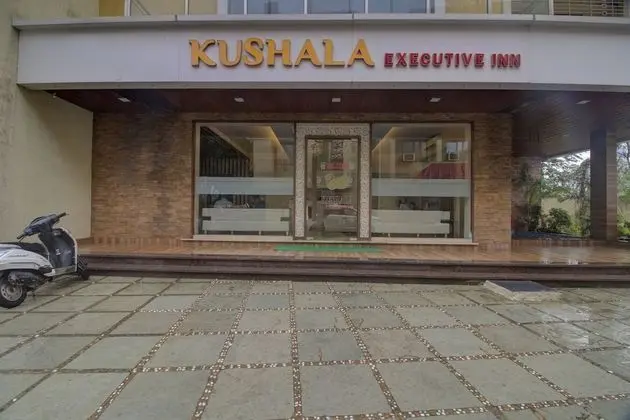 OYO 7158 Hotel Kushala Executive Inn - Dış Mekan