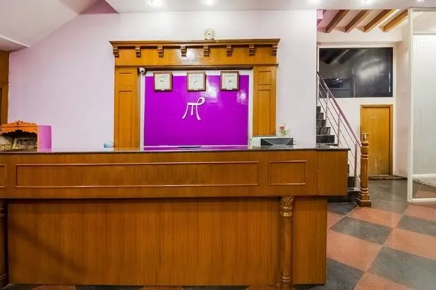 OYO 737 Hotel Manny'S Palace - Lobi