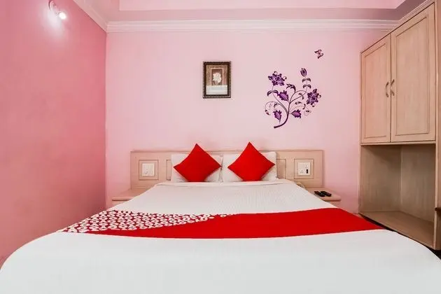OYO 737 Hotel Manny'S Palace - Oda