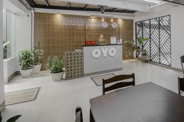 OYO 739 Cornerstone Manor - Lobi