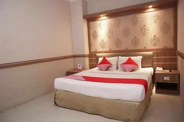OYO 742 Mona Plaza Hotel