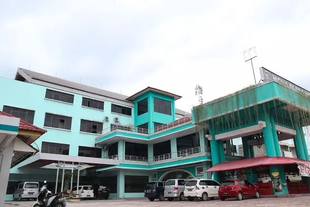 OYO 742 Mona Plaza Hotel