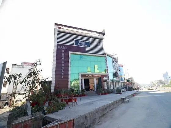 OYO 7440 Hotel Paradise