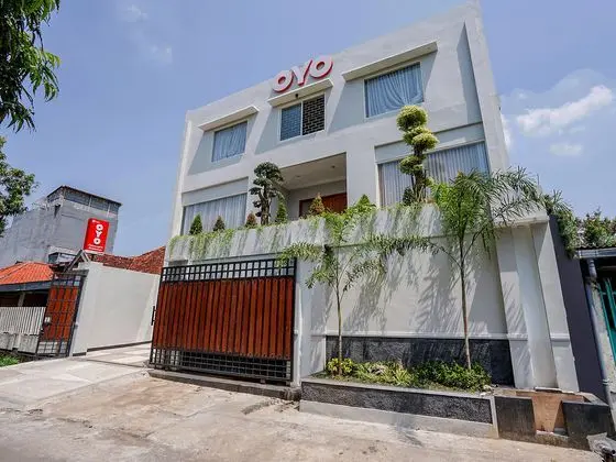OYO 747 Cipunegara Residence